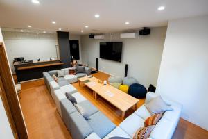 Μια τηλεόραση ή/και κέντρο ψυχαγωγίας στο オトヤド