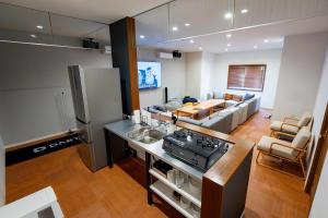 Η κουζίνα ή μικρή κουζίνα στο オトヤド