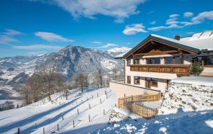 Výhľad na hory alebo výhľad na hory priamo z apartmánu + 4 fotografie