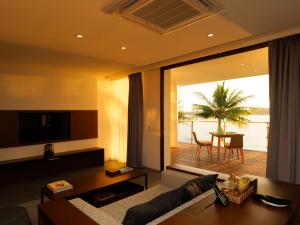 Μια τηλεόραση ή/και κέντρο ψυχαγωγίας στο The Bale Phnom Penh by LifestyleRetreats