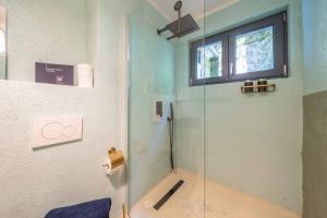 Et badeværelse på At the Lake + 41 billeder