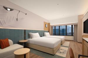 Ένα ή περισσότερα κρεβάτια σε δωμάτιο στο Hilton Garden Inn Shenzhen Pingshan Chaoshang Plaza +49 φωτογραφίες