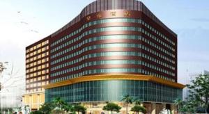 ein hohes Gebäude mit vielen Fenstern in der Unterkunft Shunde Emperor Hotel in Shunde