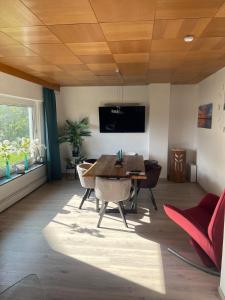 Et tv og/eller underholdning på Schönes Apartment mit Wintergarten