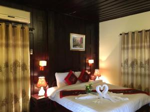Una cama o camas en una habitación de Villa Le Tam Tam Boutique Hotel
