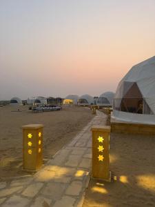 Вид на восход или закат из люкс-шатра или места поблизости