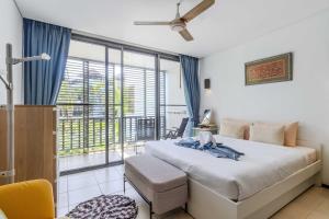 Ένα ή περισσότερα κρεβάτια σε δωμάτιο στο C254 Condo 2BR Pool View Short Walk to Beach +34 φωτογραφίες