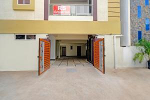 Η πρόσοψη ή η είσοδος του Via RS Grand Inn