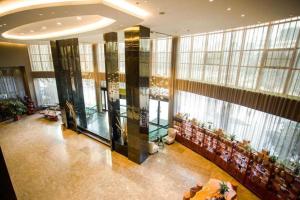 Μια τηλεόραση ή/και κέντρο ψυχαγωγίας στο Jinjiang Inn select Hotel Kunming Economic Development Zone Kunming College