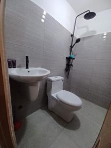 Ένα μπάνιο στο 88 Residences +5 φωτογραφίες