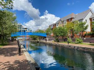 Θέα στο ποτάμι κοντά σε αυτή η παραθεριστική κατοικία