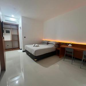 Ένα ή περισσότερα κρεβάτια σε δωμάτιο στο Passifika Hotel Maluk