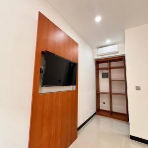 Μια τηλεόραση ή/και κέντρο ψυχαγωγίας στο Passifika Hotel Maluk