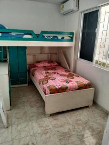 Giường trong phòng chung tại La casa de la abuela cartagena