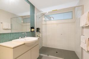 Ένα μπάνιο στο Garden View Hotel Room - Peppers Salt Resort by uHoliday