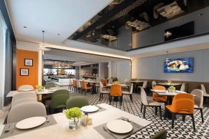 Un lugar para sentarse en Hampton by Hilton Kunming Railway Station