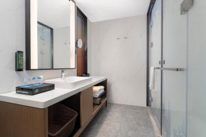 Un baño de Hampton by Hilton Kunming Railway Station 53 fotos más