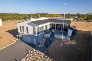una vista sul tetto di una casa sulla spiaggia di Aurinkorinne 8 a Kalajoki