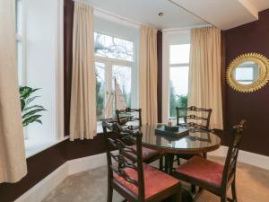 Khu vực ghế ngồi tại Alexander