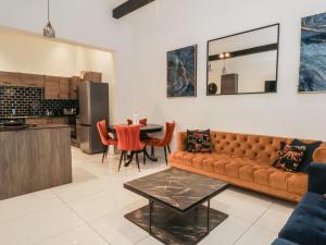 Η κουζίνα ή μικρή κουζίνα στο 7 Holly Barn