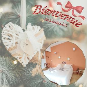 una decorazione natalizia di una camera da letto in un albero di Natale di Le Cocon Cosy logement entier Gare à 5 min à pied 1H de Paris a Saint-Just-en-Chaussée