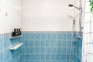 Koupelna v ubytování Polar Retro Base: 2BR near the City + 15 fotografií