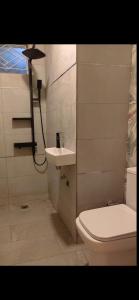 Koupelna v ubytování Aqua Aura 2 Bedroom Apartment Pereybere