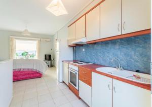 Η κουζίνα ή μικρή κουζίνα στο Seaview Terrace Haven-Perfect Location By The Sea +20 φωτογραφίες