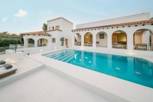 an image of a villa with a swimming pool at Casa mimo units altea in Altea +26 photos