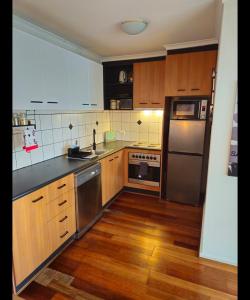 Køkken eller tekøkken på Quiet, Peaceful Northcote Unit