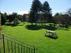 Un jardín fuera de Chambre La Louis XVI, La Tourelle 4 fotos más
