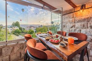 Jídlo v hotelu nebo okolí + 55 fotografií