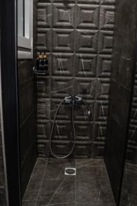 イオアニナにあるnuvéのバスルーム(シャワー、ホース付) +47枚の写真