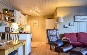 Η κουζίνα ή μικρή κουζίνα στο Awesome Apartment In Lindesnes With Wifi +6 φωτογραφίες