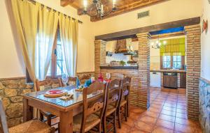 Køkken eller tekøkken på Stunning Home In Arriate With Private Swimming Pool, Can Be Inside Or Outside