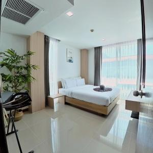 En eller flere senge i et værelse på The Kris 2 Bedrooms 2 Bathrooms Apartment + 173 billeder