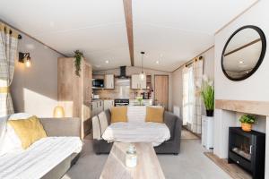 Χώρος καθιστικού στο 3 Bedroom Caravan - Seton Sands