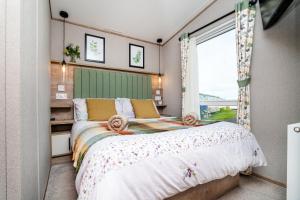 Ένα ή περισσότερα κρεβάτια σε δωμάτιο στο 3 Bedroom Caravan - Seton Sands