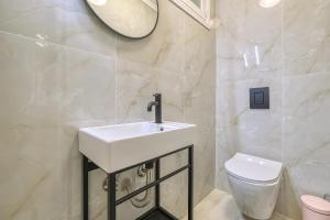 Theodoros Kolokotronis - Terpsichore في نافبليو: حمام مع حوض ومرحاض +8 صور