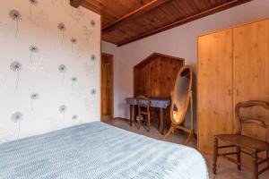 Galeriebild der Unterkunft Chambre Bleue, A l'abri du pin in Melin + 4 Fotos