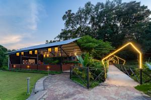 En have udenfor Dandeli Inn Resort