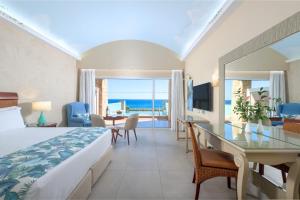 TV/trung tâm giải trí tại Atrium Prestige Thalasso Spa Resort & Villas