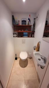 Ένα μπάνιο στο Appartement premium T3 résidence piscine