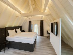 Postel nebo postele na pokoji v ubytování DORMERO Hotel Schwäbisch Hall