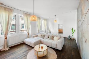 Ένα ή περισσότερα κρεβάτια σε δωμάτιο στο Stay COZY - DAS LOFT - Kingsize, Parkplatz, 1a Lage