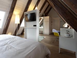 TV a/nebo společenská místnost v ubytování DORMERO Hotel Schwäbisch Hall