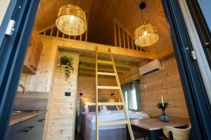 Φωτογραφία από το άλμπουμ του Glamping Happiness - Natural Pool & Wellness σε Ribnica