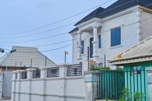 El edificio en el que está el departamento