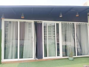 Φωτογραφία από το άλμπουμ του Rusha Stays σε Gumgaon