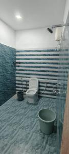 Et badeværelse på Himalaya Pool & Resort Hotel